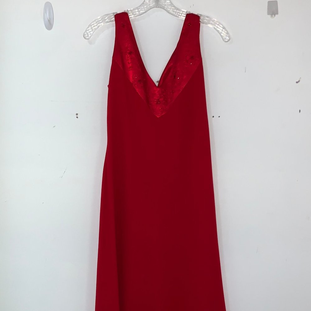 Evan Picone SLEEVELESS BEADED Red A-Line Satin Dress Size 6 Floral V Neckline